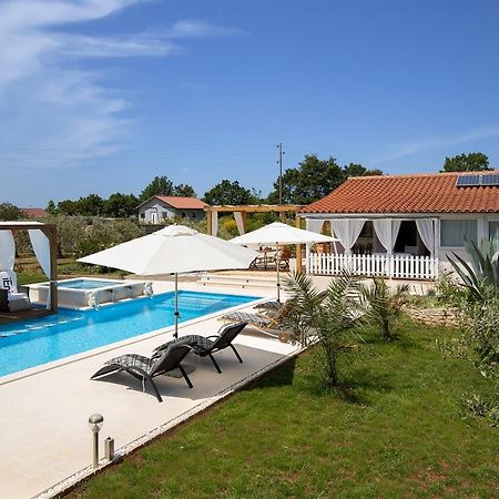 Holiday House Bilos فودنيان المظهر الخارجي الصورة