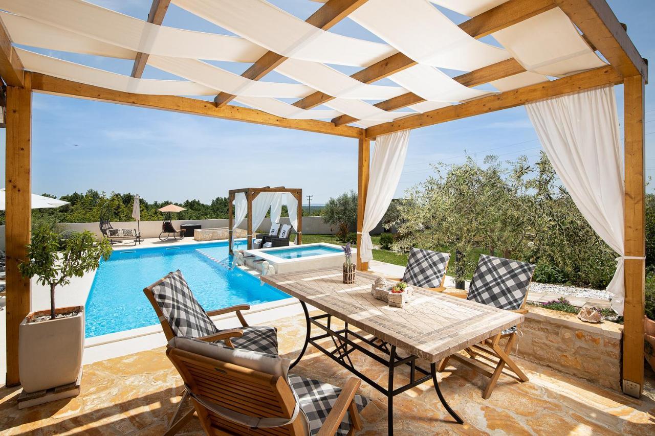 Holiday House Bilos فودنيان المظهر الخارجي الصورة