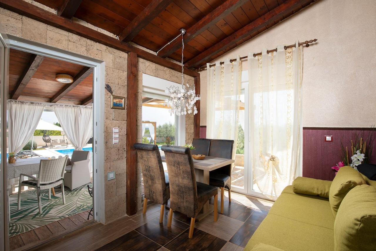 Holiday House Bilos فودنيان المظهر الخارجي الصورة