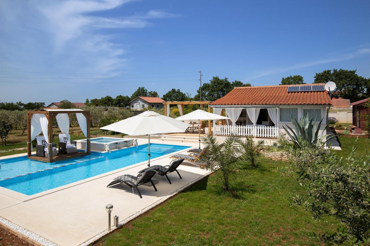 Holiday House Bilos فودنيان المظهر الخارجي الصورة