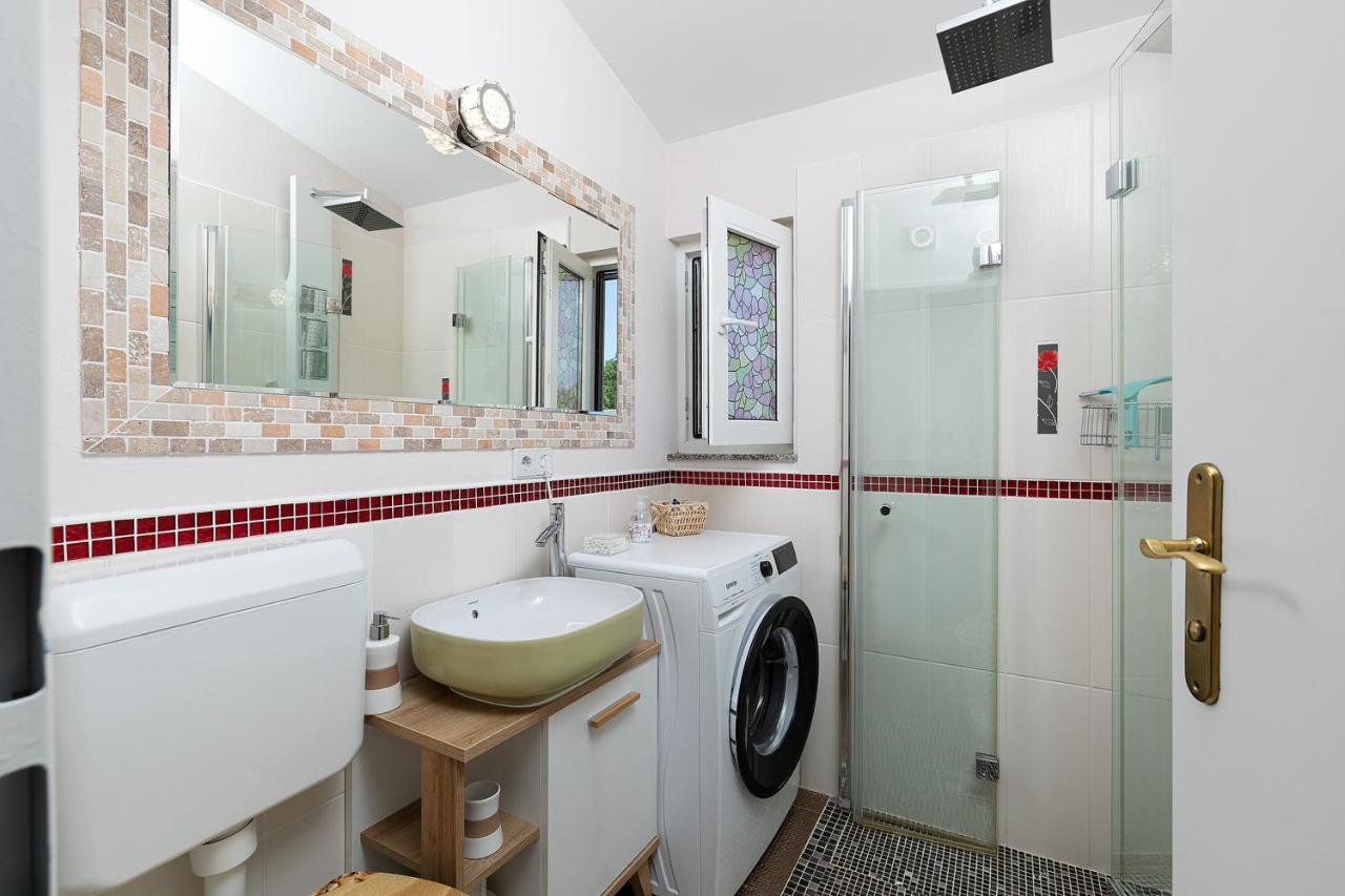 Holiday House Bilos فودنيان المظهر الخارجي الصورة