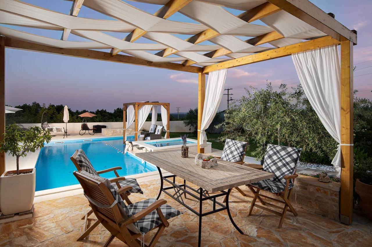 Holiday House Bilos فودنيان المظهر الخارجي الصورة
